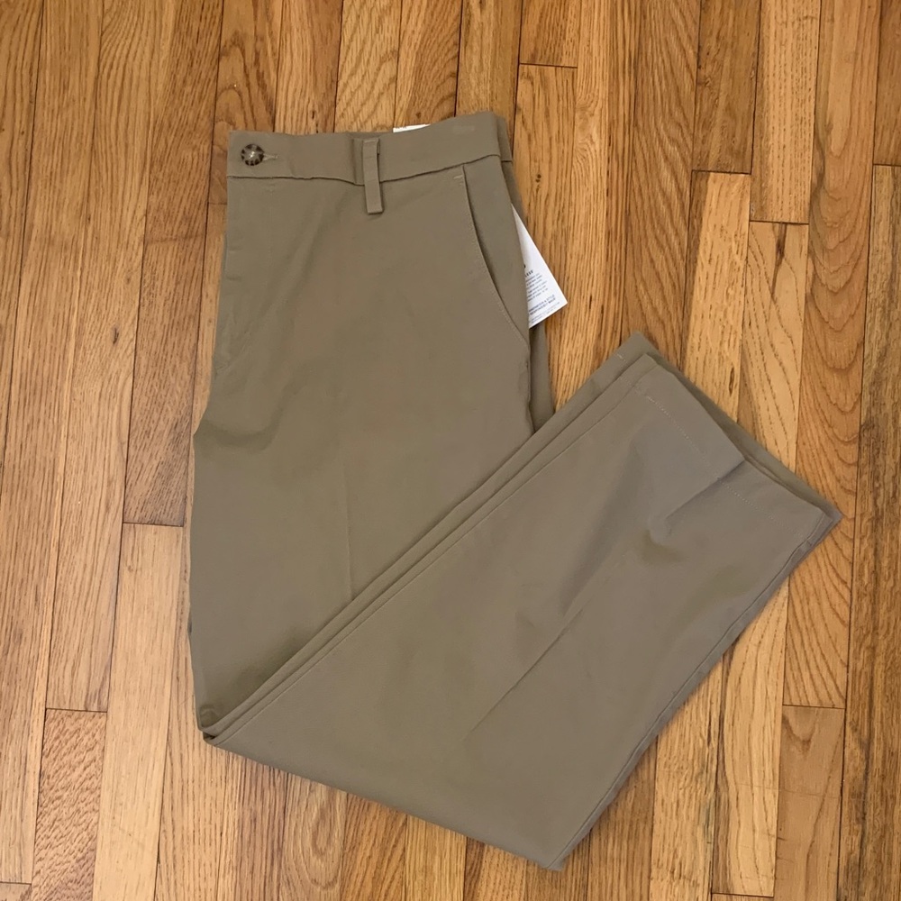 NWT men’s dockers 36x30 khaki classic fit pant